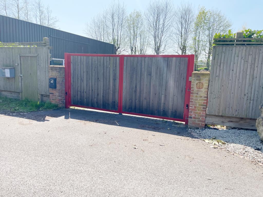 Lot: 37 - ARTIST'S STUDIO & LAND WITH POTENTIAL FOR VARIETY OF USES OR RESIDENTIAL CONVERSION - Gates to Courtyard
